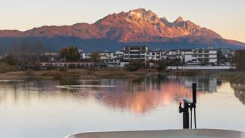 Deluxe Apartment | Free WiFi