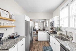 Fridge, microwave, oven, stovetop - Sapphire Retreat! Dedicated Workspace + Private Parking (Indianapolis)