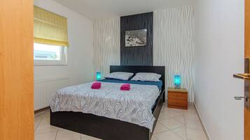 Comfort Apartment, Partial Sea View | Free cots/infant beds, free WiFi, bed sheets