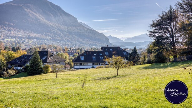 A residential area with houses, a mountain, and a clear sky. - The Balcony of Sainte-Anne, Lake View (Annecy-le-Vieux)