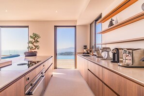 Fridge, cookware/dishes/utensils