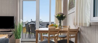 Sunbathe with breathtaking views at the BergZauber Lodge!