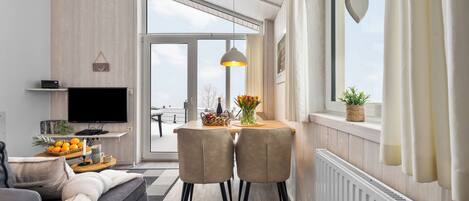 TV, fireplace, DVD player, stereo