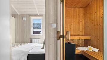 2 bedrooms, travel crib, free WiFi