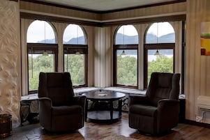 Villa | Sala de estar | Una televisión de pantalla plana