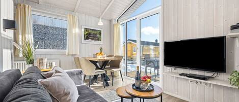 TV, fireplace, DVD player, stereo