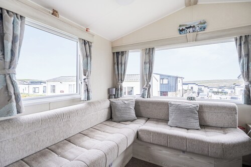Perranporthcaravan/2bedroom/tv/gasfire