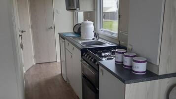 Chalet | Dapur pribadi | Lemari es, microwave, oven, dan kompor