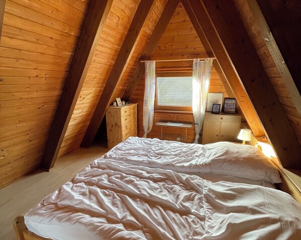 2 bedrooms, iron/ironing board, travel crib, free WiFi