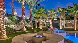 BBQ/picnic area - Luxe Villa Tulum in Indio (Indio)