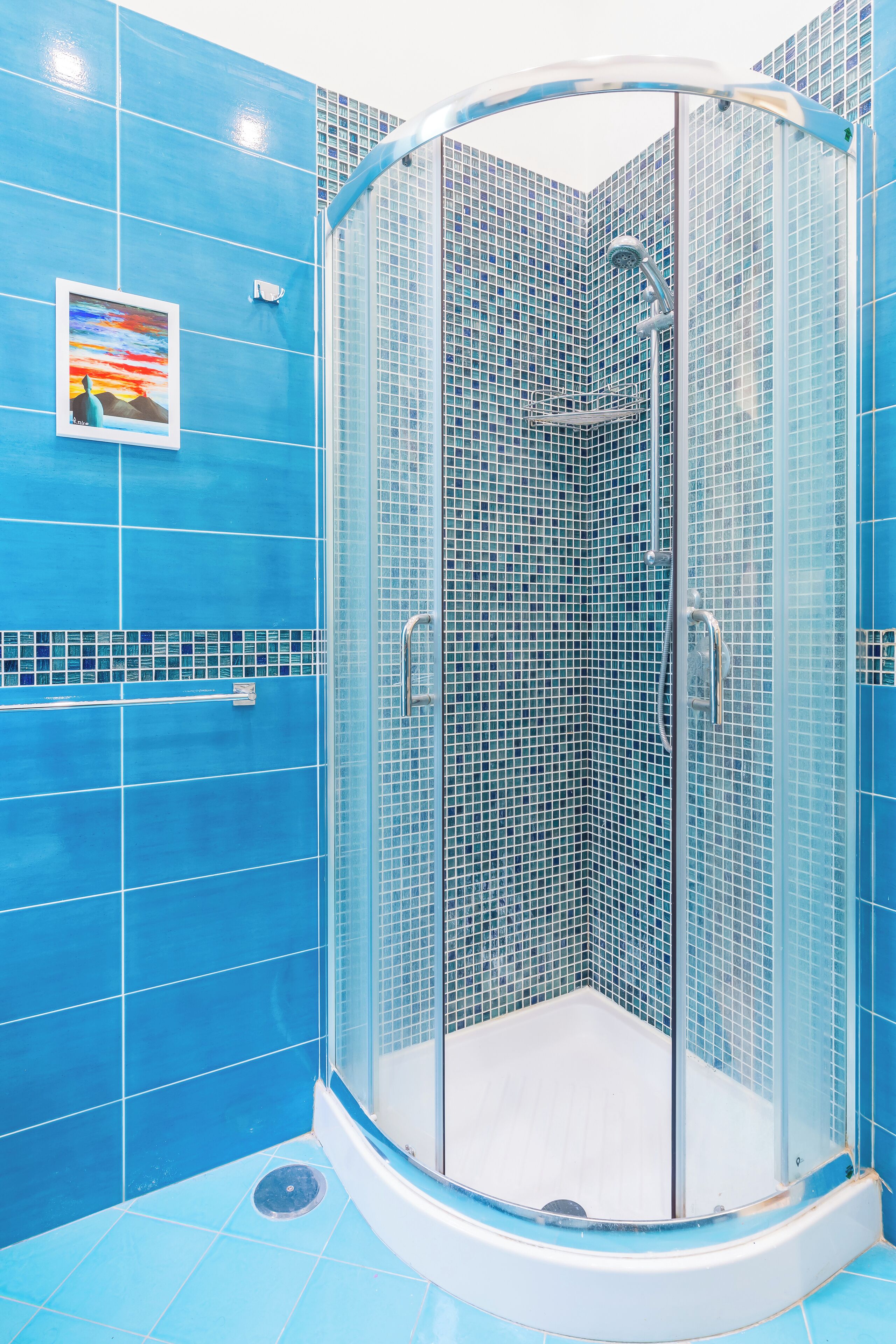 Classic-Apartment, 1 Queen-Bett und Schlafsofa, eigenes Bad, eingeschränkter Meerblick | Badezimmer | Dusche, Regendusche, kostenlose Toilettenartikel, Bidet