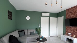 TV, fireplace - Villa Lillecorsa in porto vecchio (Lecci)