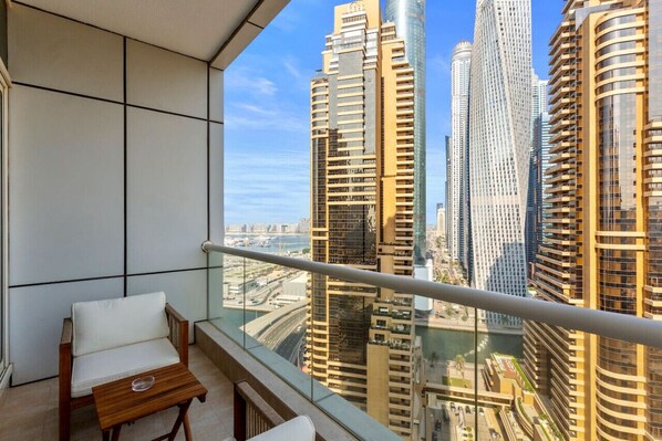 Property grounds - Upgraded 1 bedroom in the heart of Dubai Marina (Dubai)