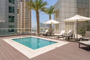 Pool - Upgraded 1 bedroom in the heart of Dubai Marina (Dubai)