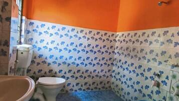 Habitación familiar, vista a la ciudad | Baño