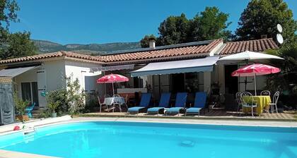 Sisteron vallée du Jabron villa d'architecte 2000m2 piscine chauffée, 4 chambres