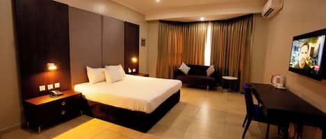 Executive Double Room | Desk, laptop workspace, free WiFi