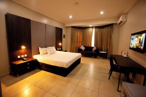 Executive Double Room | Desk, laptop workspace, free WiFi - Genesis Castle (Port Harcourt)