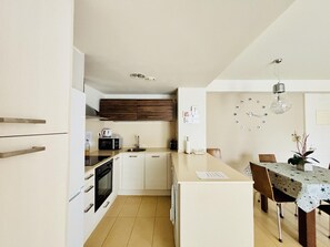 Fridge, microwave, oven, stovetop