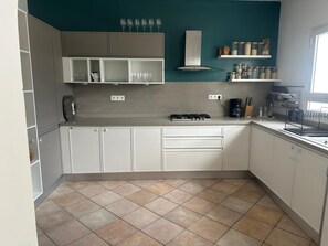 Deluxe Villa | Private kitchen | Full-sized fridge