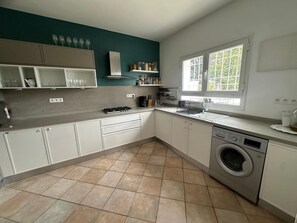 Villa Deluxe | Cucina privata | Frigorifero con congelatore