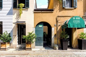 Exterior - Centro Vicolo Fiori - Modern Split-level Apartment (Milan)