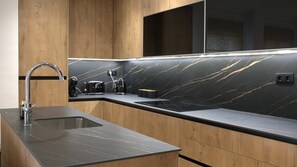 Kühlschrank, Mikrowelle, Ofen, Geschirrspüler