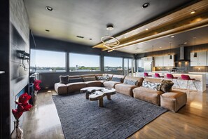 Télévision, cheminée, espaces bureaux