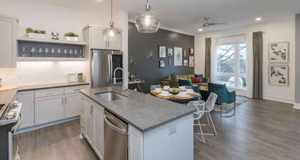 Stylish East Nashville getaway perfect for groups!