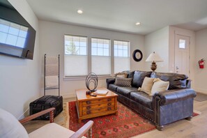 Fernseher, Tischfußball, Arbeitsbereiche