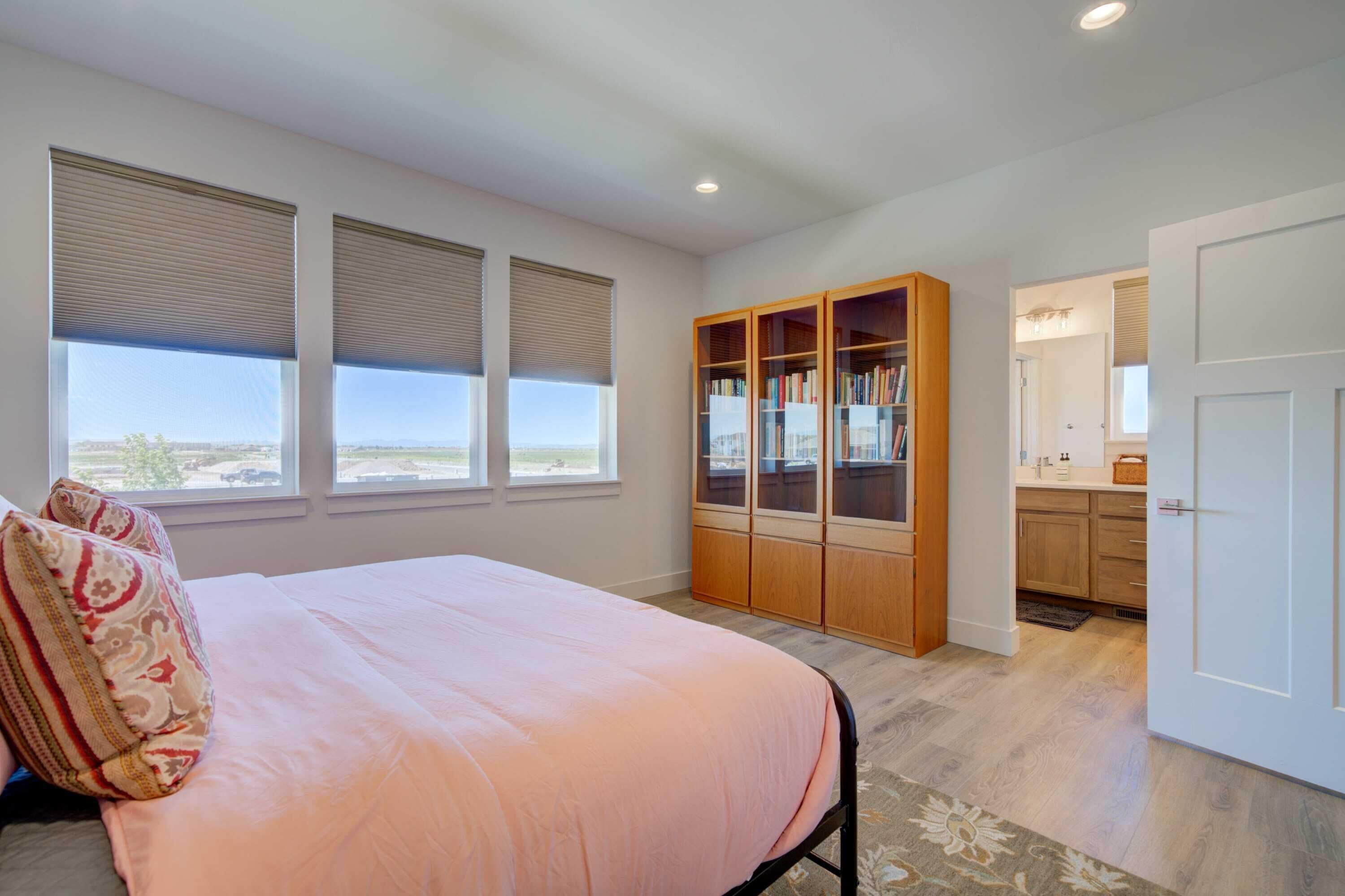 3 bedrooms, iron/ironing board, travel crib, WiFi