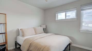 3 bedrooms, iron/ironing board, WiFi, bed sheets