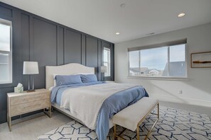 3 bedrooms, desk, iron/ironing board, travel crib