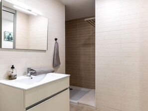 Hair dryer, towels