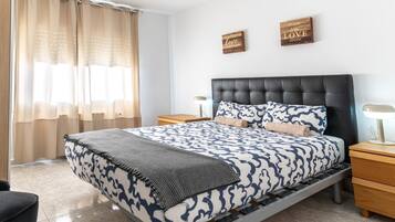 4 bedrooms, iron/ironing board, WiFi