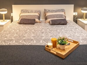 1 chambre, fer et planche à repasser, lit parapluie, Wi-Fi