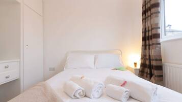 3 bedrooms, iron/ironing board, free WiFi, bed sheets