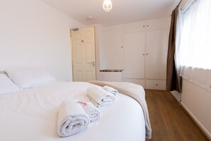 3 bedrooms, iron/ironing board, free WiFi, bed sheets