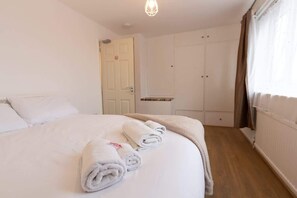 3 bedrooms, iron/ironing board, free WiFi, bed sheets