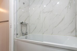 Towels, soap, shampoo, toilet paper