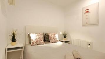 2 slaapkamers, een strijkplank/strijkijzer, internet, beddengoed