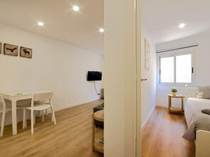 Interior - Cozy apartment near Barcelona (L'Hospitalet de Llobregat)