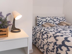 3 habitaciones, tabla de planchar con plancha, internet y ropa de cama 