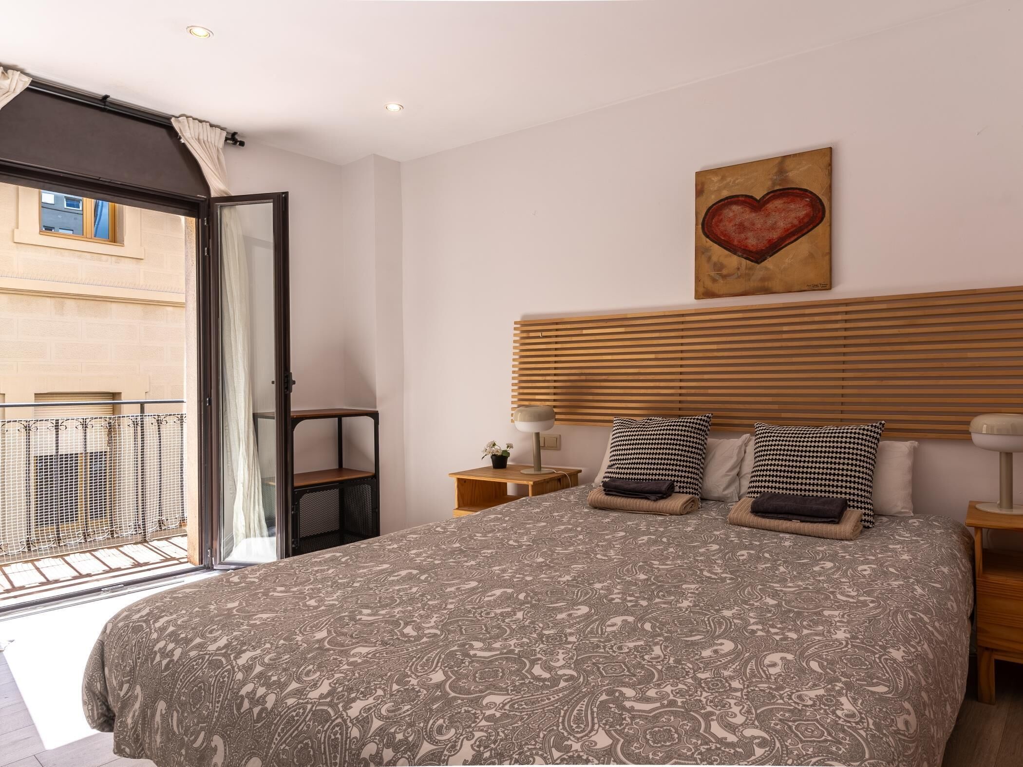 3 slaapkamers, een strijkplank/strijkijzer, reisbedje, wifi