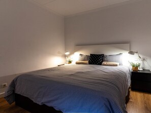 2 soverom, strykejern/-brett, internettilgang og sengetøy