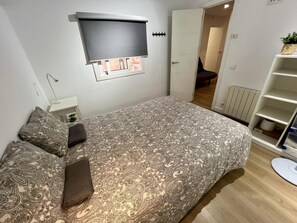 2 bedrooms, iron/ironing board, internet, bed sheets