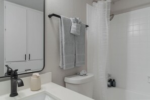 Hårtørrer, håndklæder