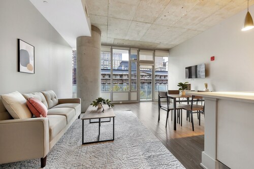 Towers at Opop 604 Spacios and Cozy 2 bd 1 b