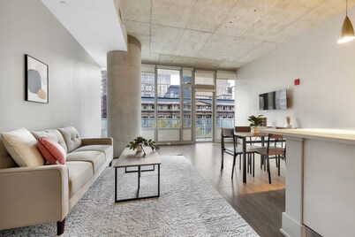 Towers at Opop 604 Spacios and Cozy 2 bd 1 b