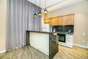 Fridge, microwave, oven, stovetop - Tiffany Villas Baku (Baku)